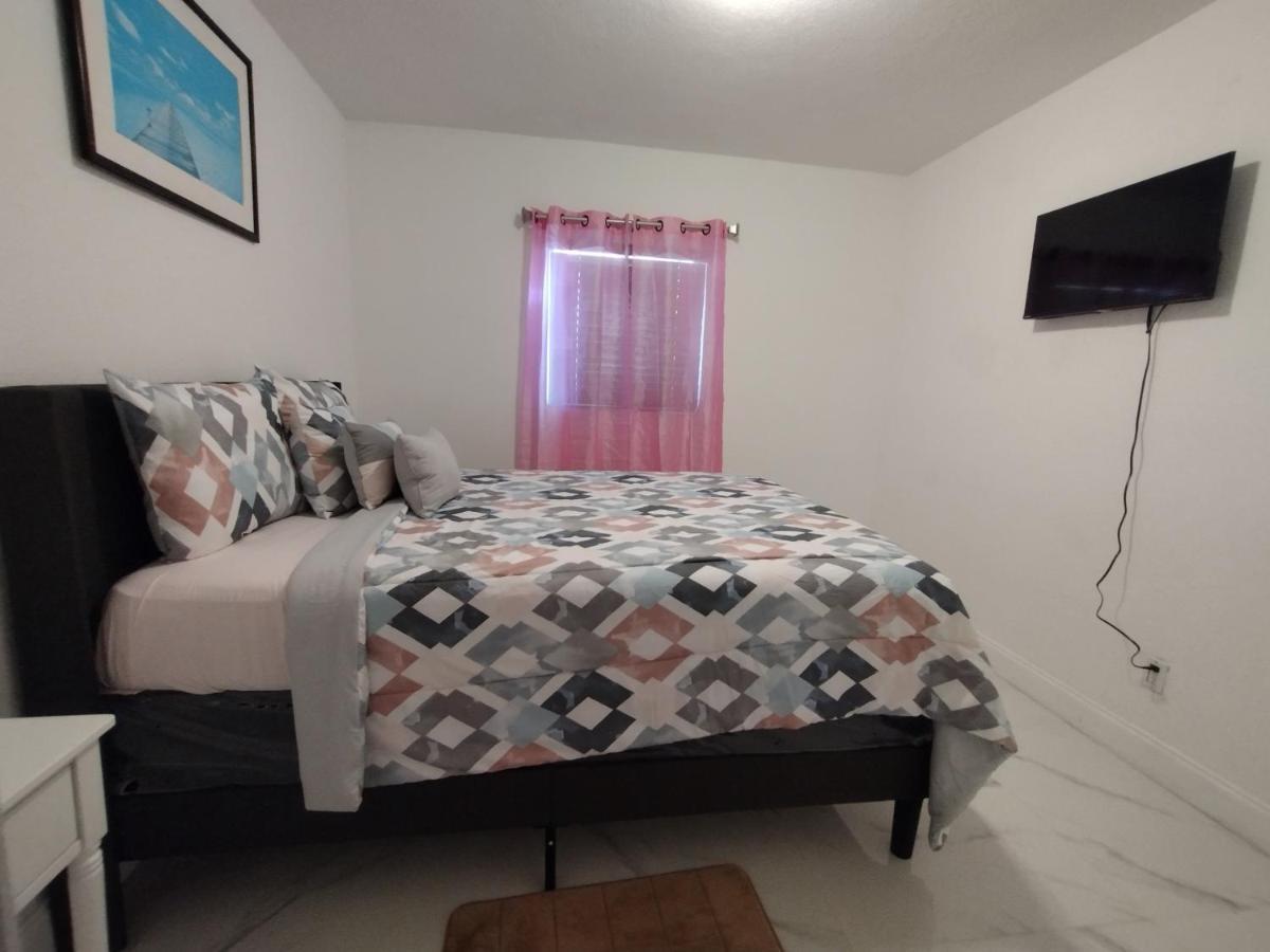 Cheerful 3-Bedroom Home /Ac+ Free Parking North Miami Beach Zewnętrze zdjęcie